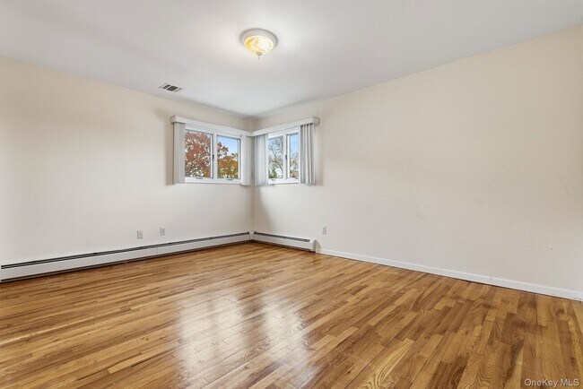 Building Photo - 11 7th St