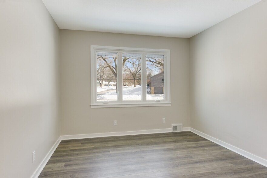 Building Photo - 1943 Regent Ave N