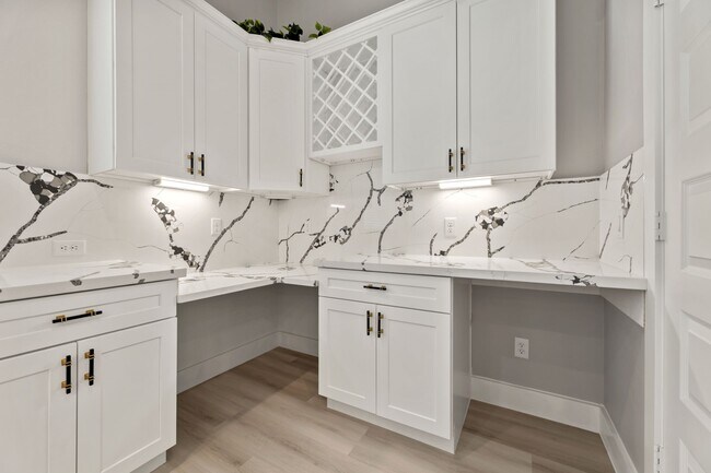 Building Photo - 8521 Brandon St