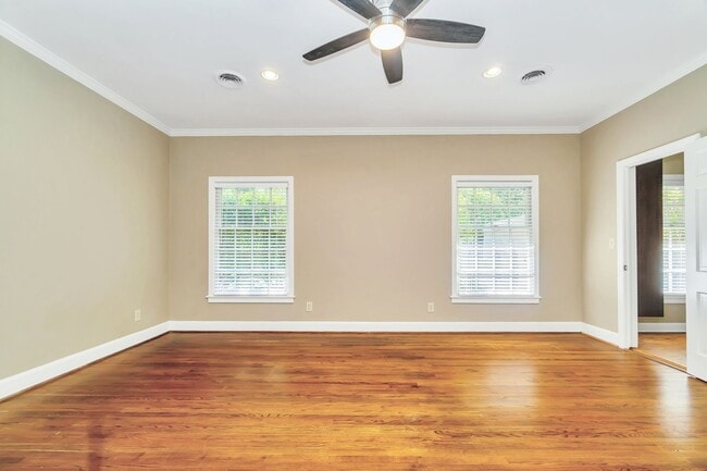 Building Photo - ** 3 bed 2 bath located in McGehee Estate ...