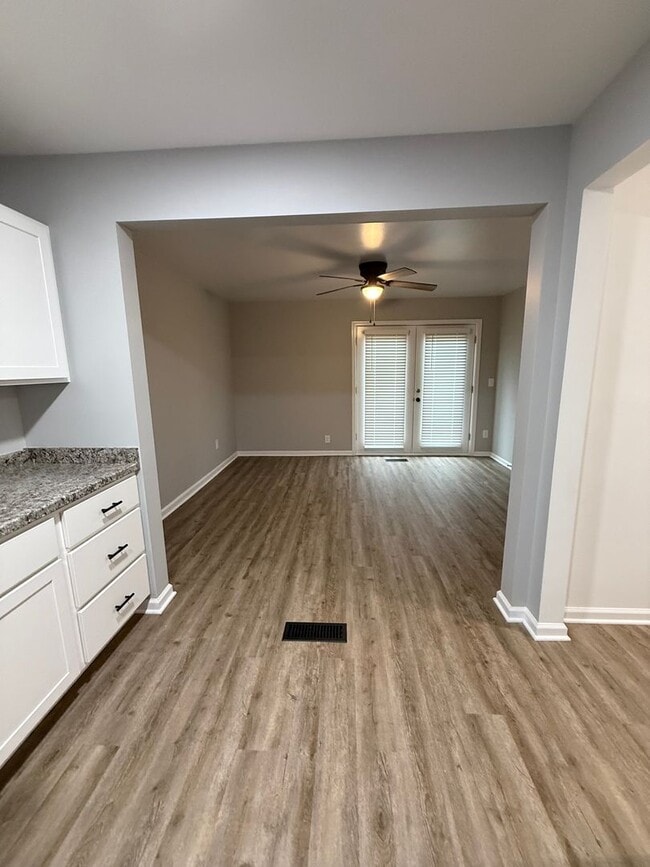 Building Photo - Newly Renovated 3 Bedroom 2 Bath w/ Flex Room Located in a Sought-after Neighborhood!