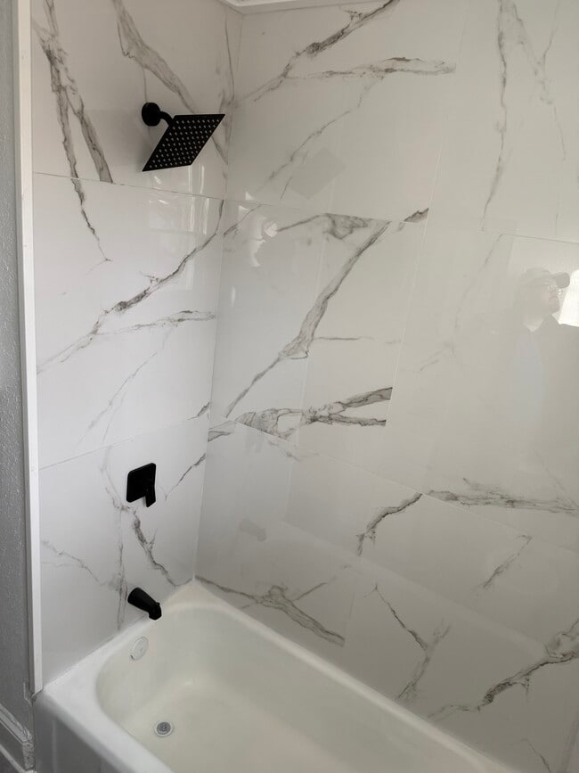 Building Photo - 1707 Holladay St