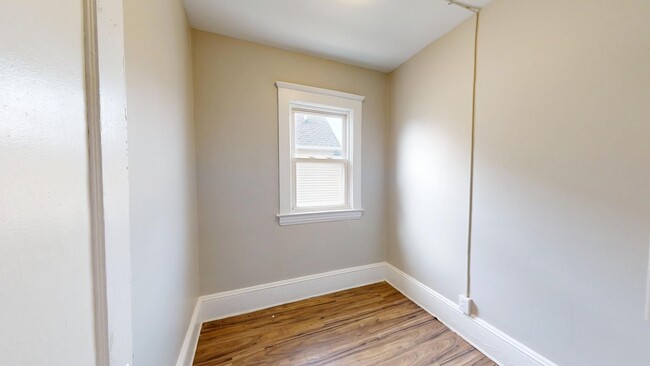 Building Photo - Lease to own! 5 bedroom/1 bath, Old Brooklyn.