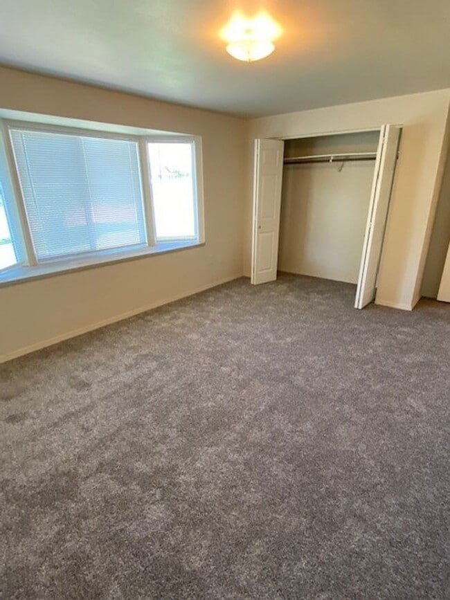 Building Photo - Non-Refundable & Security Deposit Total: $...