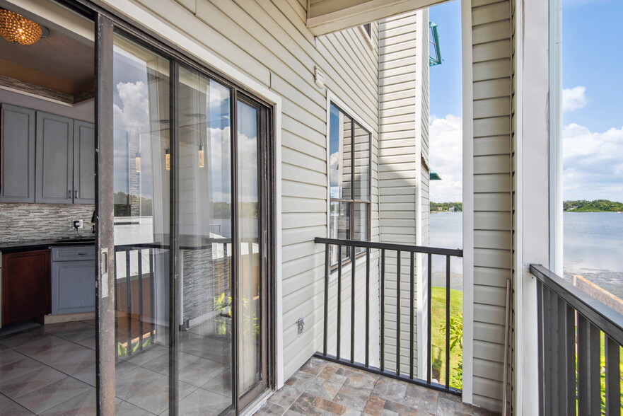 Building Photo - 3127 W Sligh Ave