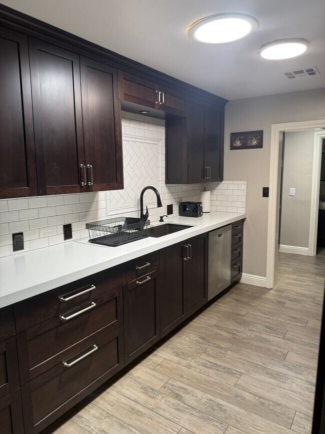 Building Photo - 1065 Del Moll Dr