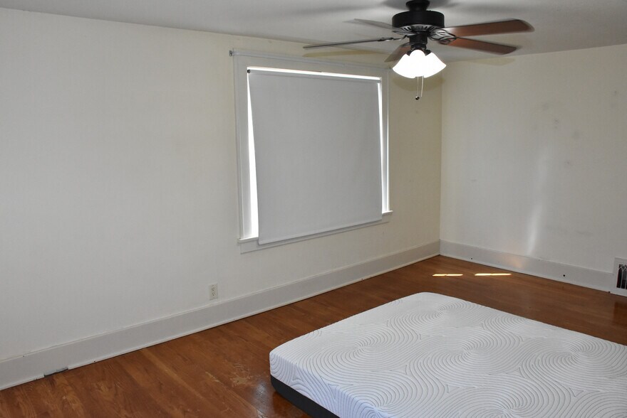Building Photo - 351 Ravine St