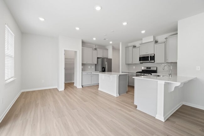 Building Photo - This Beautiful 4 Bedrooms, 2.5 Bathrooms i...