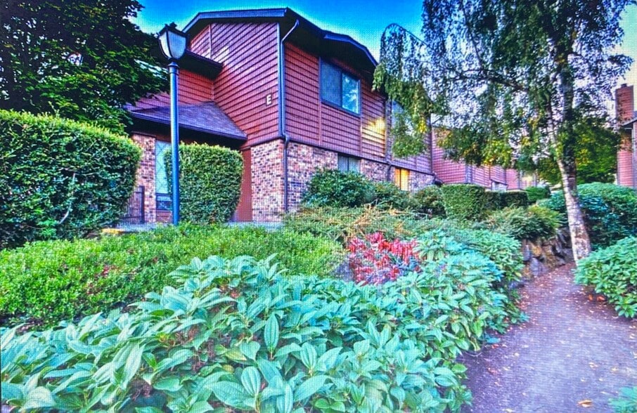 Building Photo - 15617 NE 18th St