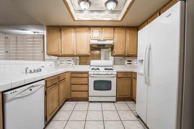 Building Photo - Stunning 3 Bedroom home!