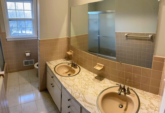 Building Photo - 3 Bedroom Home in Lynchburg