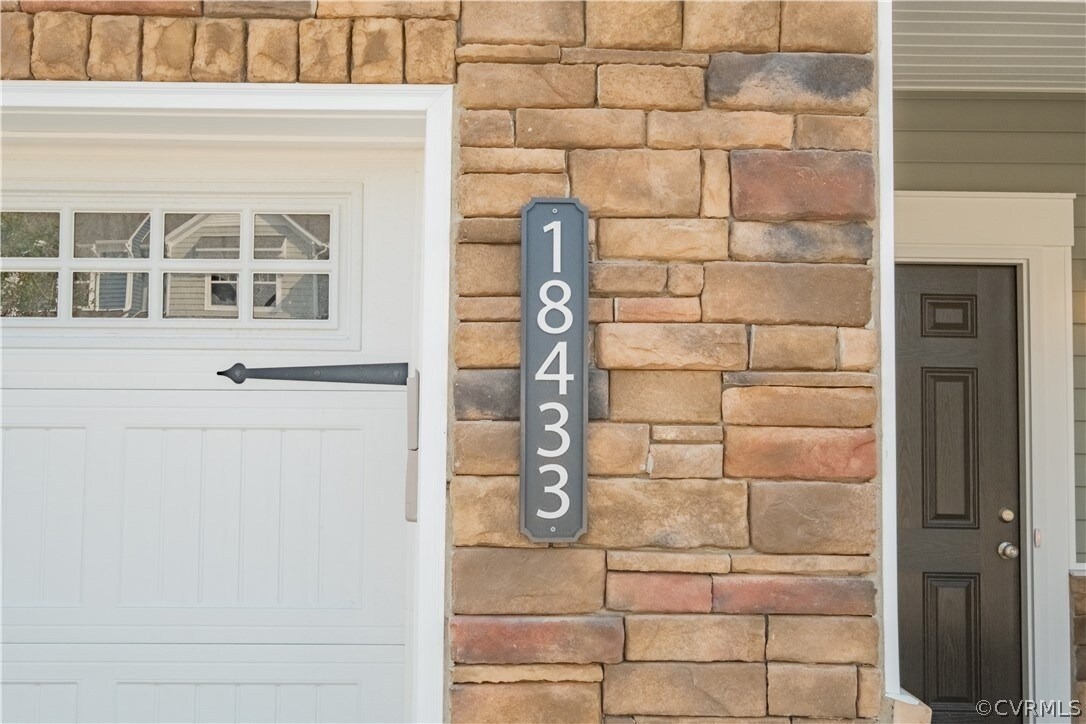 Building Photo - 18433 Palisades Ct