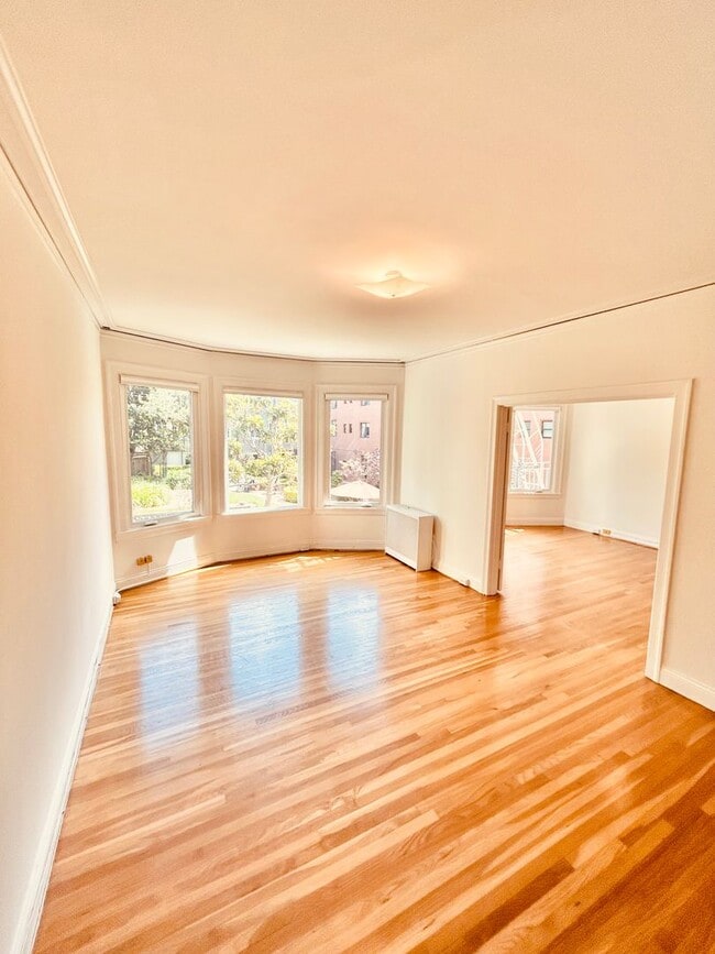 Building Photo - Beautiful 1 Bedroom located in one of San ...