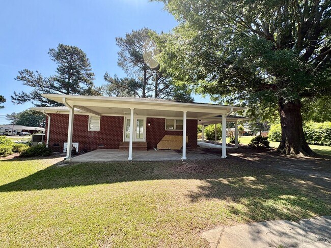 Building Photo - Adorable 2 Bedroom Home in the Heart of Nashville!