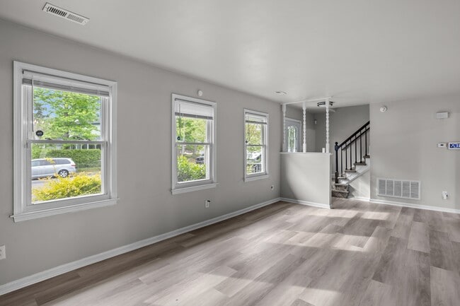 Building Photo - 913 Laredo Ct