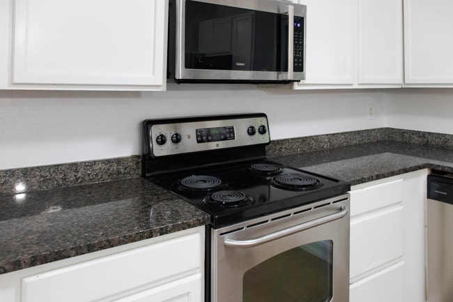 Building Photo - Town House in Stafford