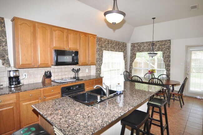 Building Photo - COMING SOON! Stunning 4-2-2 in Ft. Worth –...