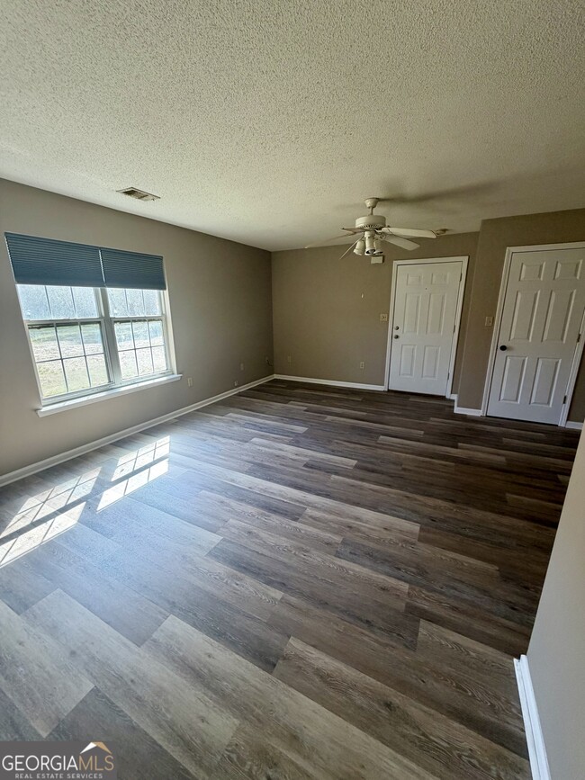 Building Photo - 806 E Church St