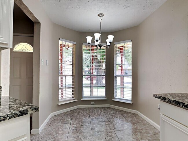 Building Photo - 16130 Canaridge Dr