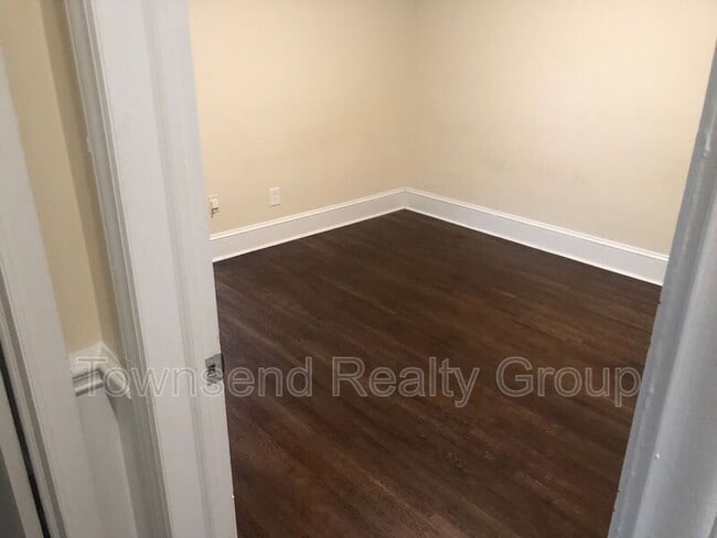 Building Photo - 3649 Dresden Dr E