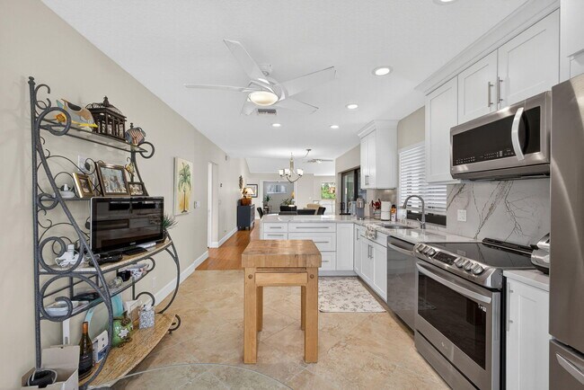 Building Photo - 16941 Waterbend Dr