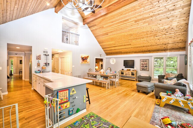 Building Photo - 565 Juneberry Rd