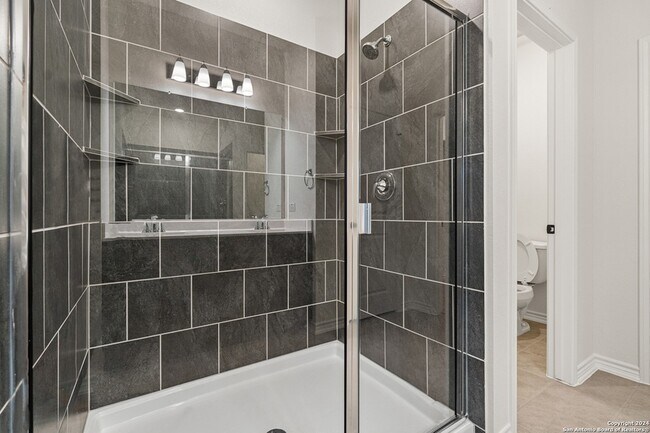 Building Photo - 246 W Flowing River Dr