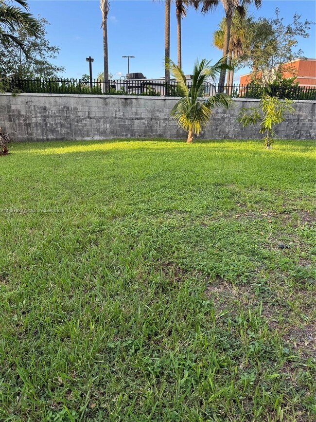 Building Photo - 6027 SW 36th Ct