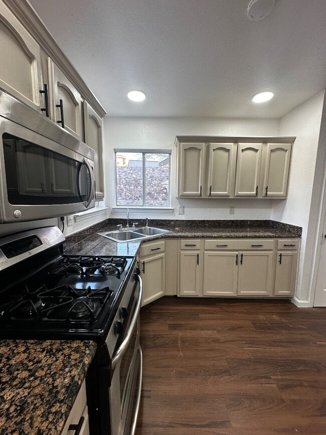 Building Photo - 7600 Plaza Redonda Dr