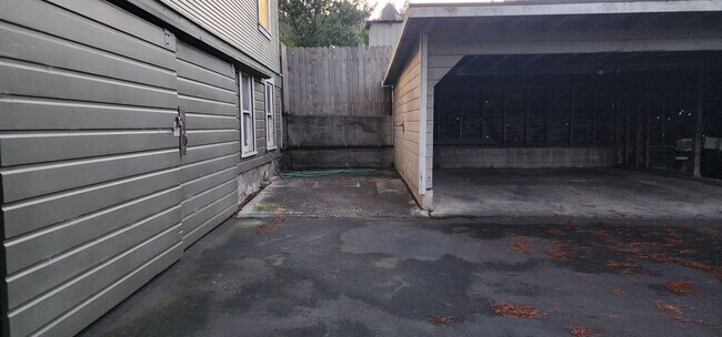 Building Photo - Duplex Home in Rio Dell!