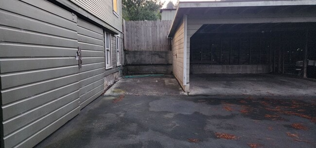 Building Photo - Single Family Home in Rio Dell!