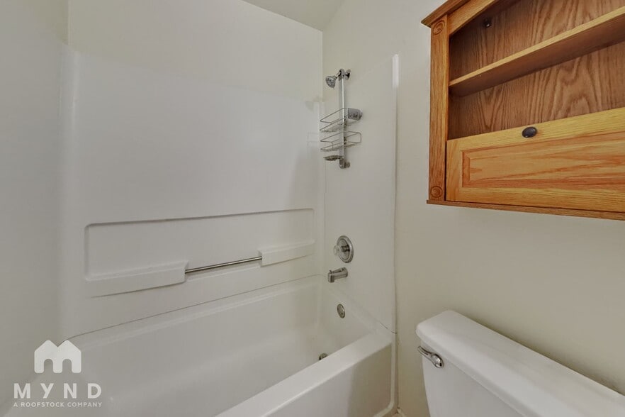 Building Photo - 4611 Echo Lake Dr
