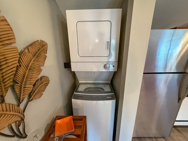 Building Photo - 1 Bedroom 1 Bath Furnished Garage Apartment - ALL UTILITIES INCLUDED!