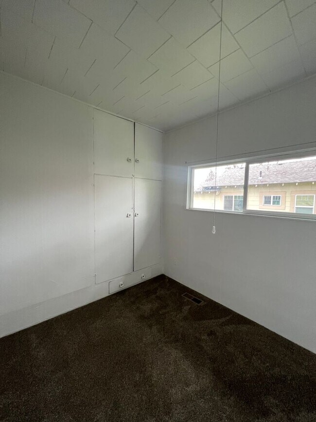 Building Photo - 3 bedroom 1 bath