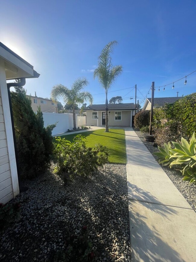 Building Photo - Beautiful Remodeled House with large yard ...