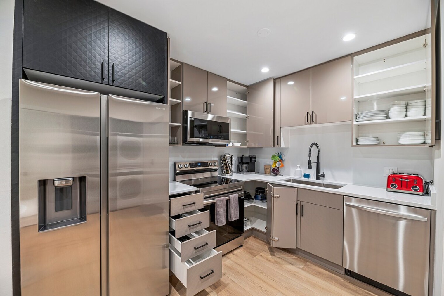 Building Photo - 2342 W Touhy Ave