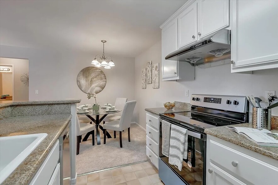 Building Photo - 2677 Somerset Park Cir