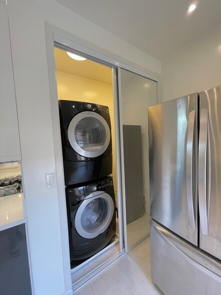 Building Photo - 1035 Meadowbrook Ave