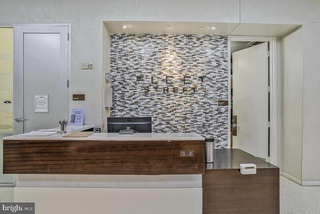 Building Photo - 157 Fleet St