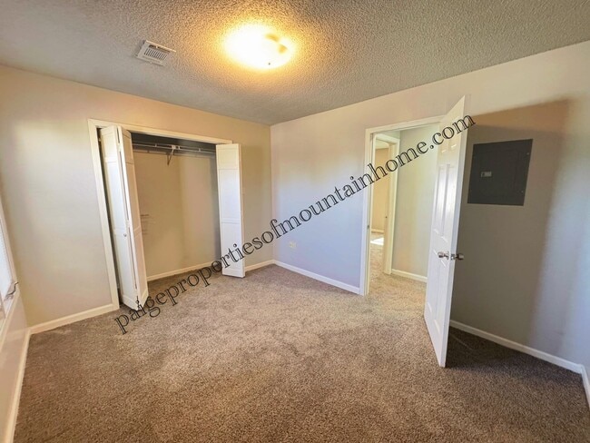 Building Photo - 605 Cooper Estates Dr