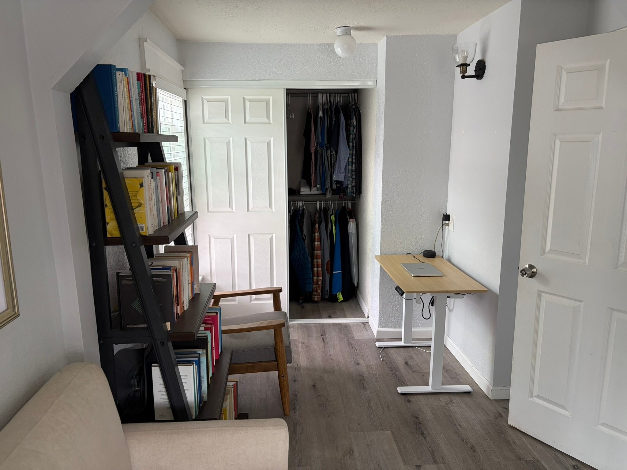 Building Photo - 2320 Saxon St