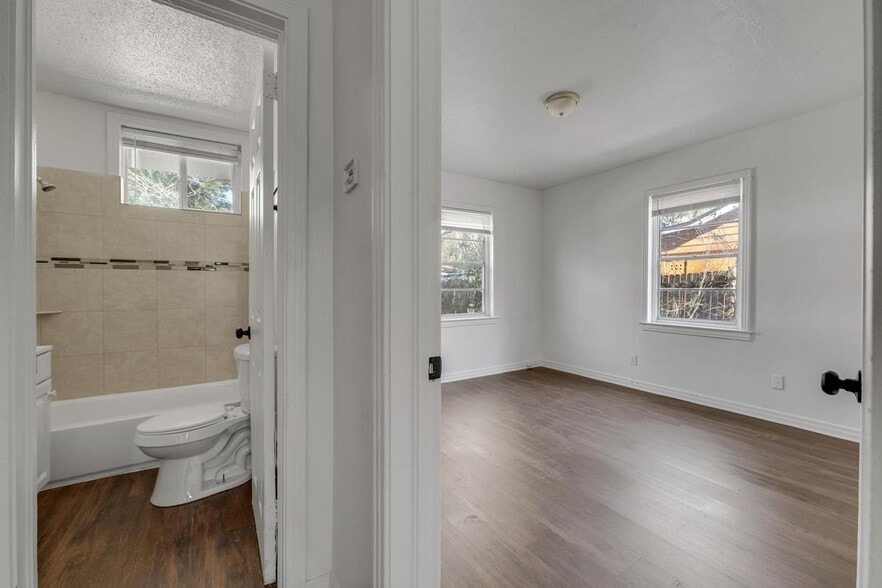 Building Photo - 3173 3rd St Cir S