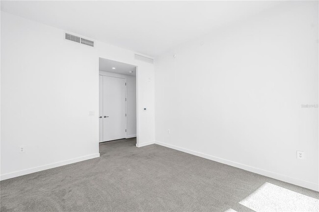 Building Photo - 400 Central Ave