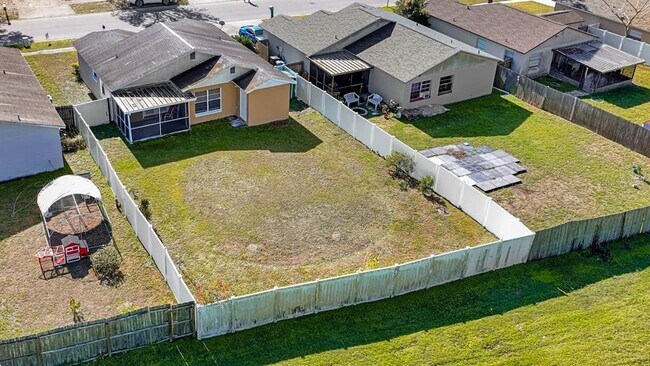 Building Photo - 1424 Vinetree Dr