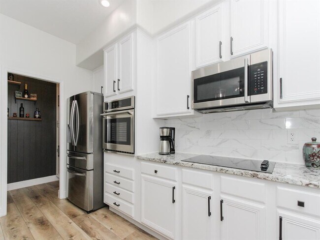 Building Photo - 687 Statenville Ct