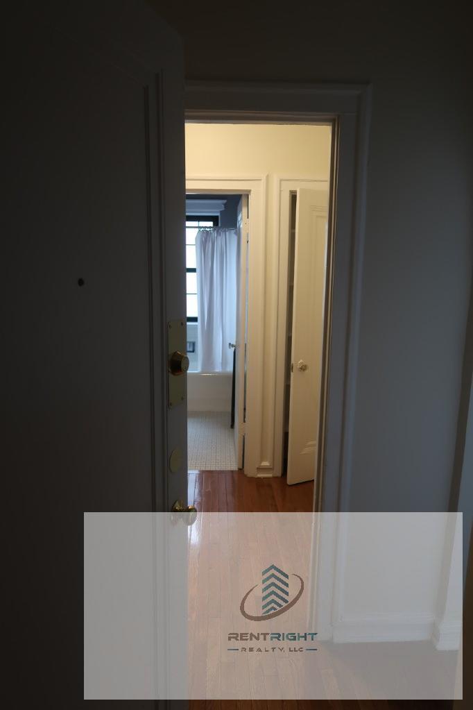 Building Photo - 426 W Briar Pl