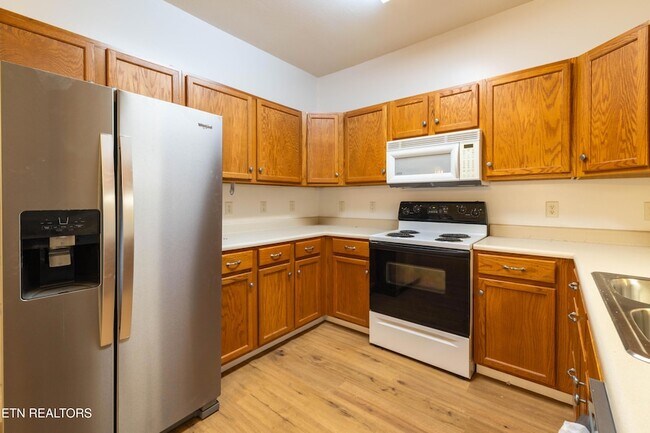 Building Photo - 7037 Wakan Ln