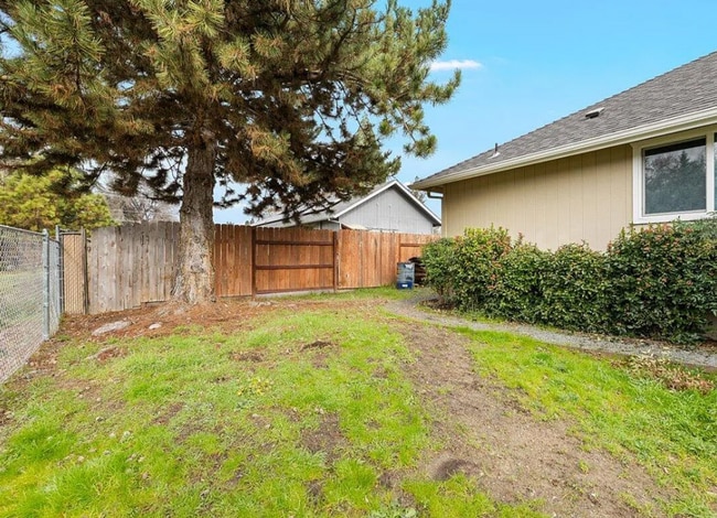 Building Photo - 3BED2BATH - NEWLY REMODELED, 2CAR GARAGE, LARGE FENCED YARD, WASHER/DRYER