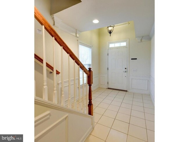 Building Photo - 256 Hudson Dr
