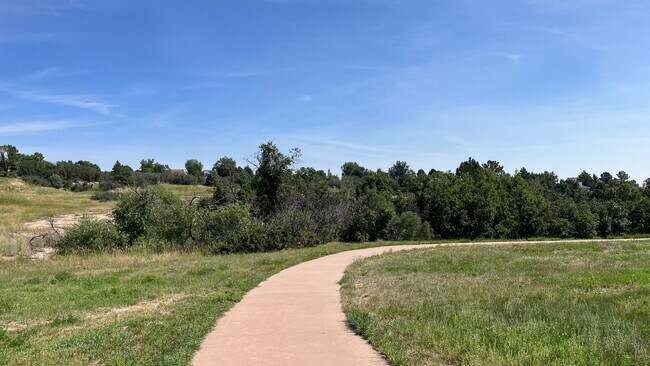 Building Photo - Welcome to your new home!  3 beds, 2.5 bat...